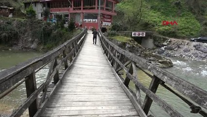 Rize Kayadan Çıkan Suda Şifa Arıyorlar