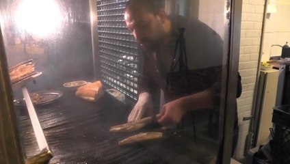 11 Saniyede Kılçıksız Balık! İstanbul'da Sokağın Vazgeçilmez Tadı Uskumru