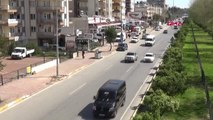 Antalya Üst Geçit 'Yorucu' Diye Tel Bariyerleri Kırıp Yaya Geçidi Açtılar