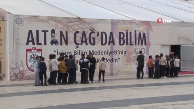 Onlarda Karanlık Bizde Altın Çağ...altın Çağ'da Bilim Sergisi Ziyaretçilerini Ağırlamaya Devam...