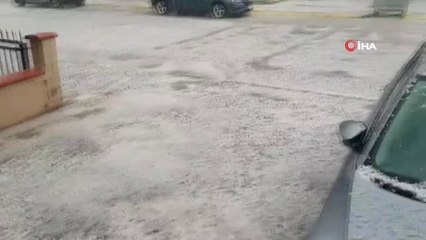 Balıkesir'de Aniden Başlayan Dolu Yağışı Sonrası Vatandaşlar Neye Uğradığını Şaşırdı
