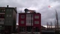 Sivas'ta Şiddetli Rüzgar Çatı Uçurdu