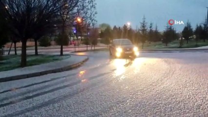 Eskişehir’de dolu yağışı sonrası şehir beyaza büründü