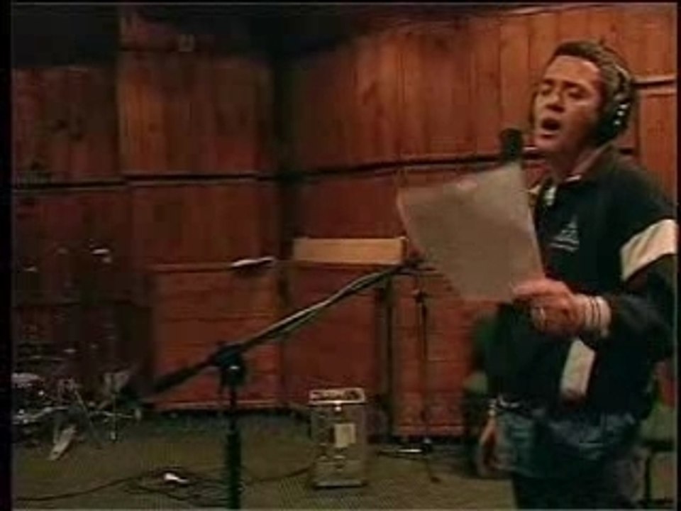 Shlomo Artzi sings in Yiddish