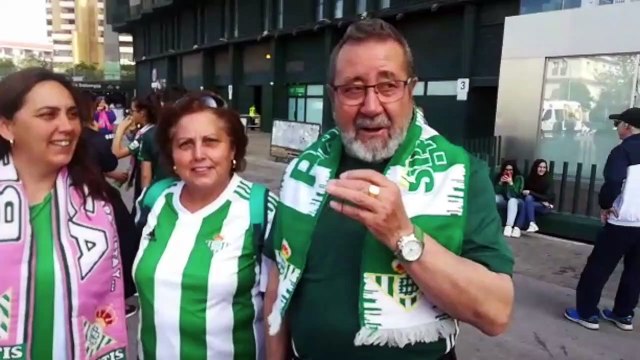Así viven el derbi femenino y masculino las aficiones de Betis y Sevilla