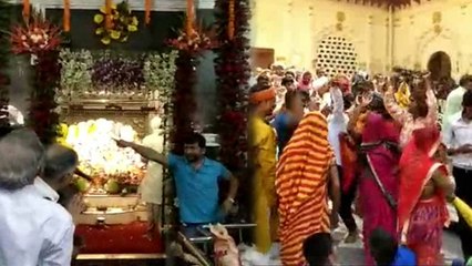 'श्रीराम' के जयकारों से गूंज उठी अयोध्या नगरी, ऐसे मनाया जन्मोत्सव