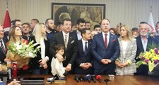 Ekrem İmamoğlu, Mazbatasını Alan Beylikdüzü Belediye Başkanı'na Görevi Devretti
