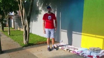 Morando na rua, homem faz reclamação contra Casa Pop