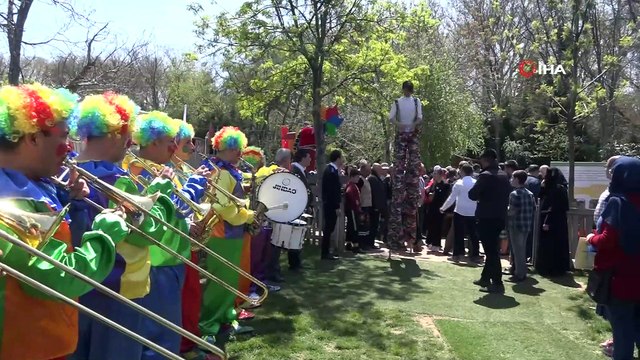 Fatma Şahin şarkı söyledi, Osmanlı şerbeti dağıttı