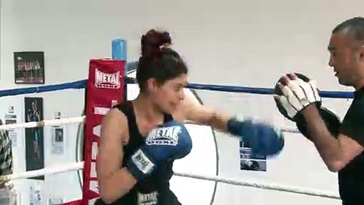 Die erste offizielle Boxerin Irans