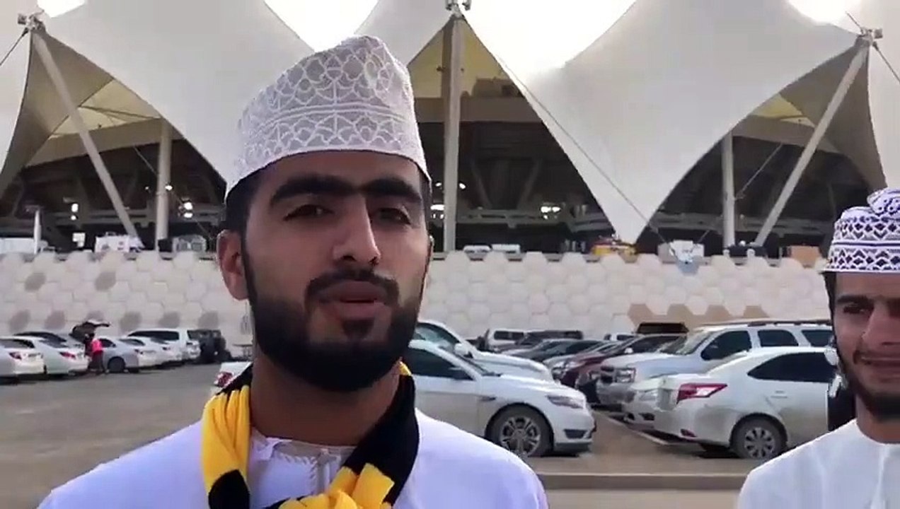 عمانيين يحضرون الرياض لمشاهدة مباراة النصر والإتحاد
