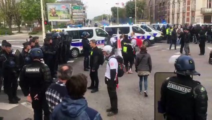 Nancy : les gilets jaunes encerclés par la police