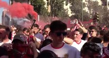 Sevilla-Betis: La Espectacular Salida del Sevilla de su hotel de concentración