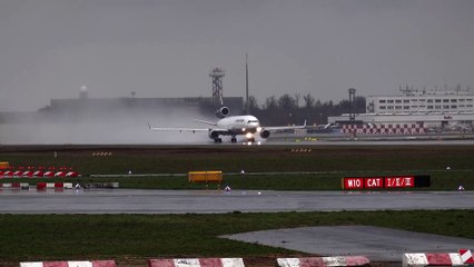 LUFTHANSA MD 11 CARGO TAKE OFF