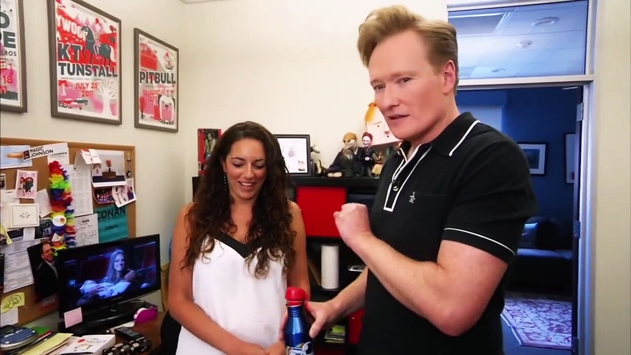 Conan Hunts Down His Assistant's Stolen "Gigolos" Mug