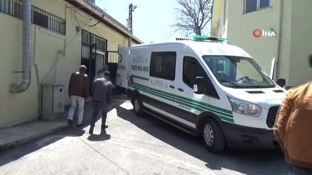 Nizip'te Büyükbaş Hayvan Taşıyan Tır Devrildi: 1 Ölü