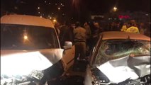 Şanlıurfa'da Hafif Ticari Araç ile Otomobil Kafa Kafaya Çarpıştı: 4 Yaralı