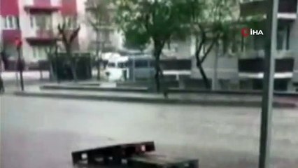 Yıldırım düşme anı kameralara yansıdı