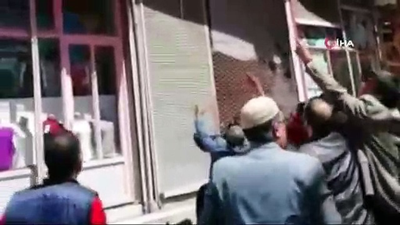 Balkondan düşen çocuğun havada yakalanması kamerada