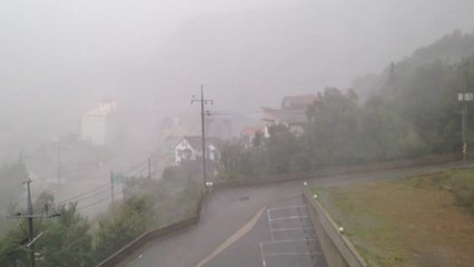 [날씨] 강원산간 태풍급 강풍...중부 벼락·우박 / YTN