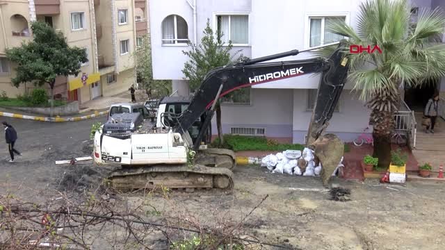 İstanbul- Küçükçekmece'de Sitenin İstinat Duvarı Çöktü