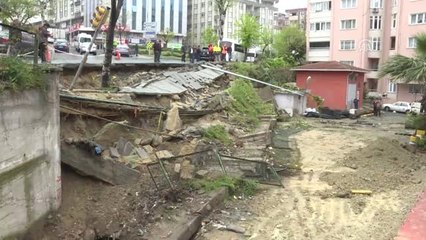 Küçükçekmece'de İstinat Duvarı Çöktü
