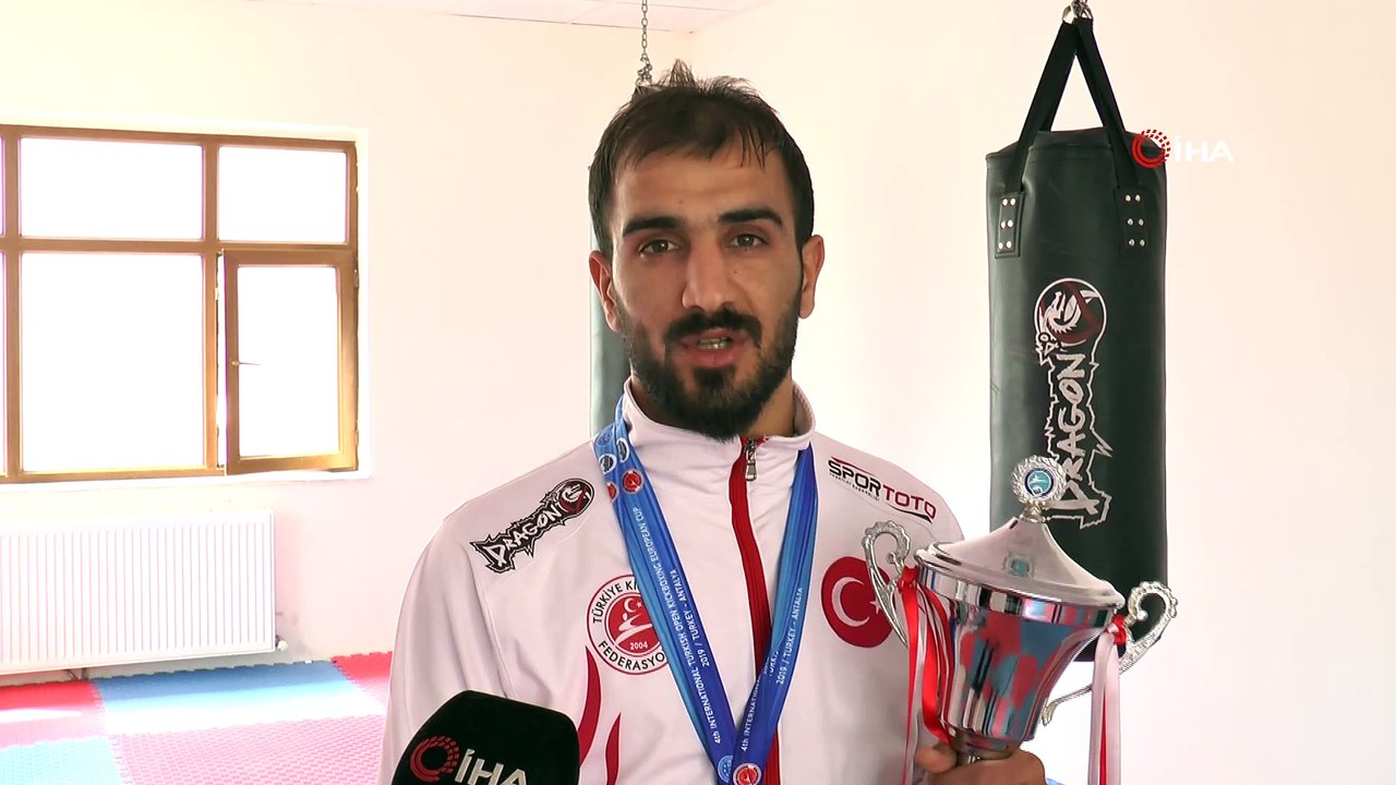 Amatör futbolcu kick boksta Avrupa Şampiyonu oldu