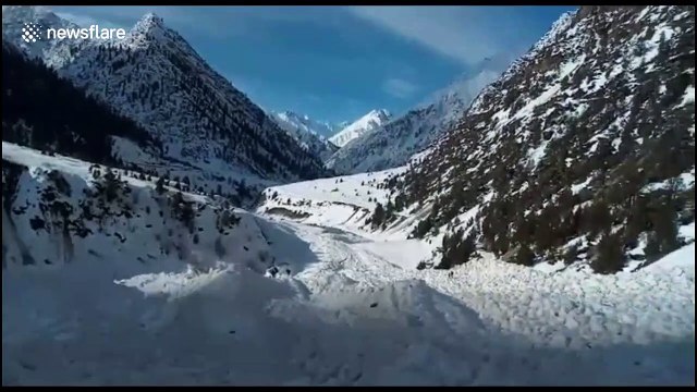 Indian authorities clear tonnes of snow so voters can reach polling stations