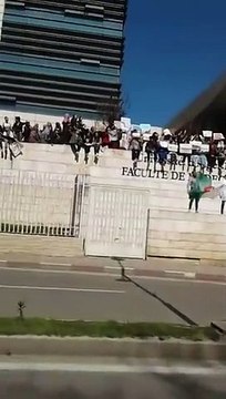 Les étudiants de la Faculté de médecine à Alger