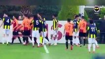 Fenerbahçe - Galatasaray U21 maçında oyuncular birbirine girdi
