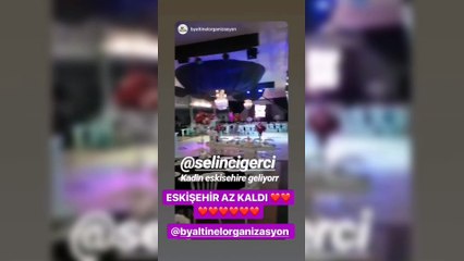 Selin Ciğerci "Sanane Ne Yapacaksın! Kimsin Nesin!" Arkadaşları İle Çok Eğlendi!