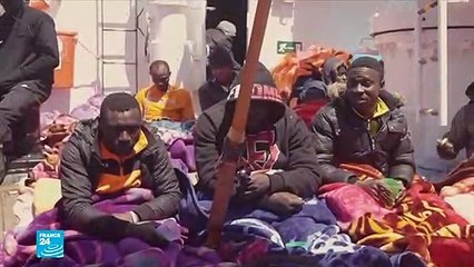 20190414- قارب مهاجرين يصل مالطاPKG