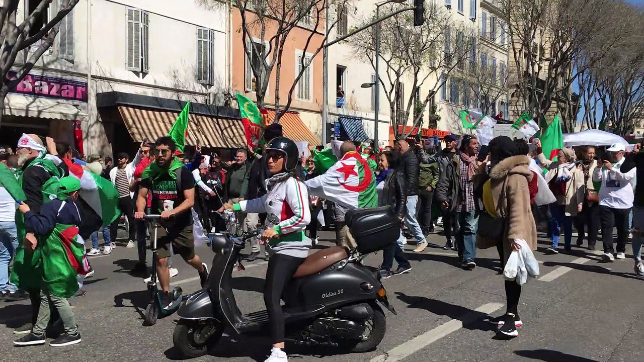 Marseille : une manifestation pour l'Algérie débute à la Porte d'Aix