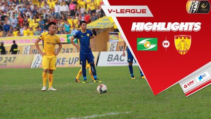 Chơi thiếu người gần 90 phút, SLNA vẫn bỏ túi 3 điểm nhờ quả phạt đền trước Thanh Hóa