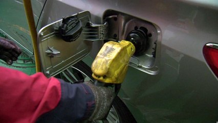 다음 달 기름값 인상 '이중 폭탄' 맞나? / YTN