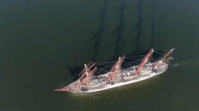 Эстония и Польша не пустили моряков из Крыма