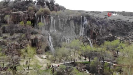 Munzur Dağı'ndan Gelen Serinlik: Girlevik Şelalesi...şelale Havadan Görüntülendi