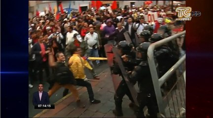 Disturbios en la que aparentemente era una marcha pacifica de los correistas en Quito