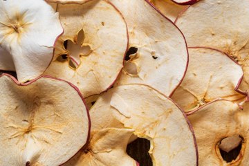 10 Healthy Travel Snacks Our Nutritionists Love