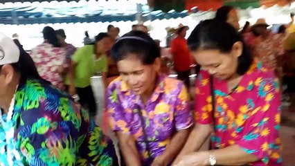 อาบน้ำขอพรให้พระและผู้สูงอายุ ที่วัดทุ่งใหญ่ อำเภอ โพธิ์ประทับช้าง จังหวัด พิจิตร [14 เม.ย. 62]