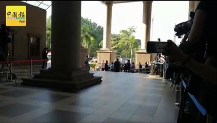 SRC案续审  纳吉开心上庭