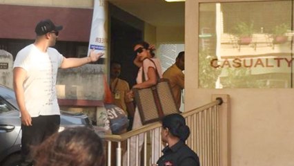 Malaika Arora & Arjun Kapoor RUSH To A Hospital | Photos LEAKED