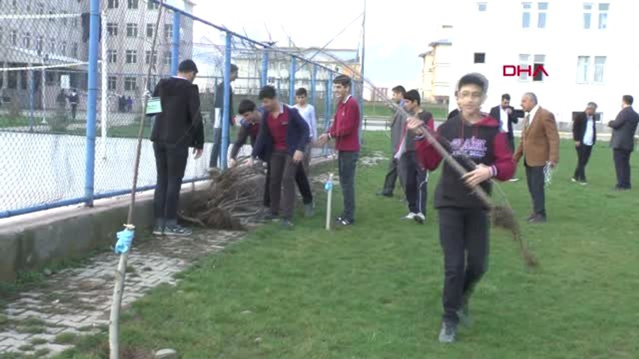 Muş 508 Öğrenci, 1'er Lira Toplayarak 508 Fidan Aldı