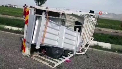 Virajı alamayan kamyonet devrildi: 6 yaralı