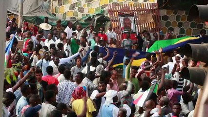 Soudan: les manifestants gardent la pression sur les militaires