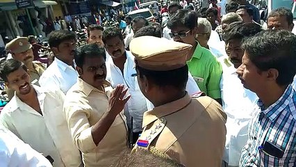 போலீஸ் அதிகாரியிடம் எகிறிய திமுக எம்எல்ஏ-வீடியோ
