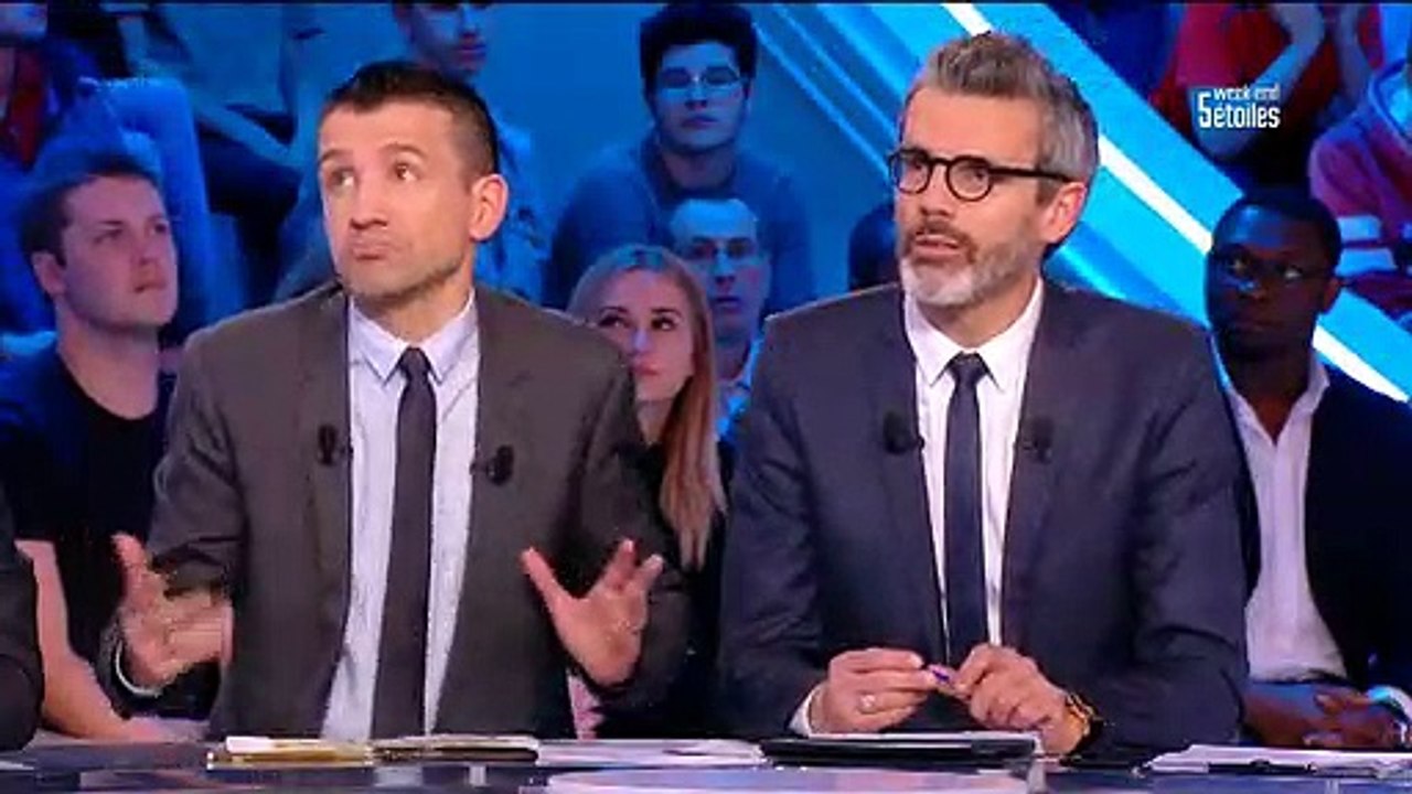 Pierre Ménès boude après avoir été remis en place par Alain Roche sur le plateau du "Canal Football Club" - VIDEO