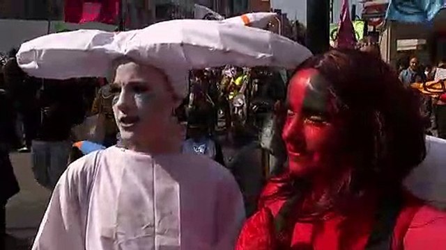 Climate protesters set up camp in Oxford Circus
