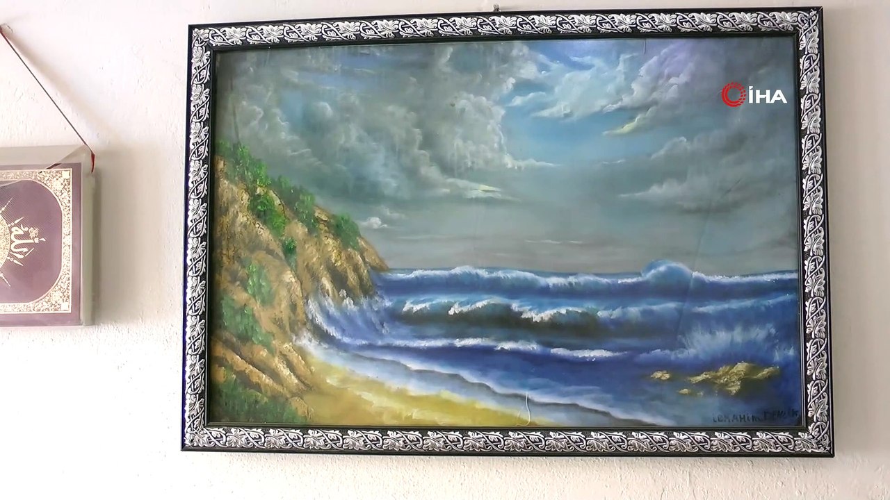 Suriye’de çizdiği resimleri Türkiye’de gelir kapısı oldu