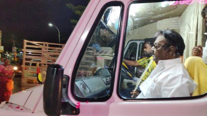 குழந்தையாக மாறி காட்சி தந்த "கேப்டன்"